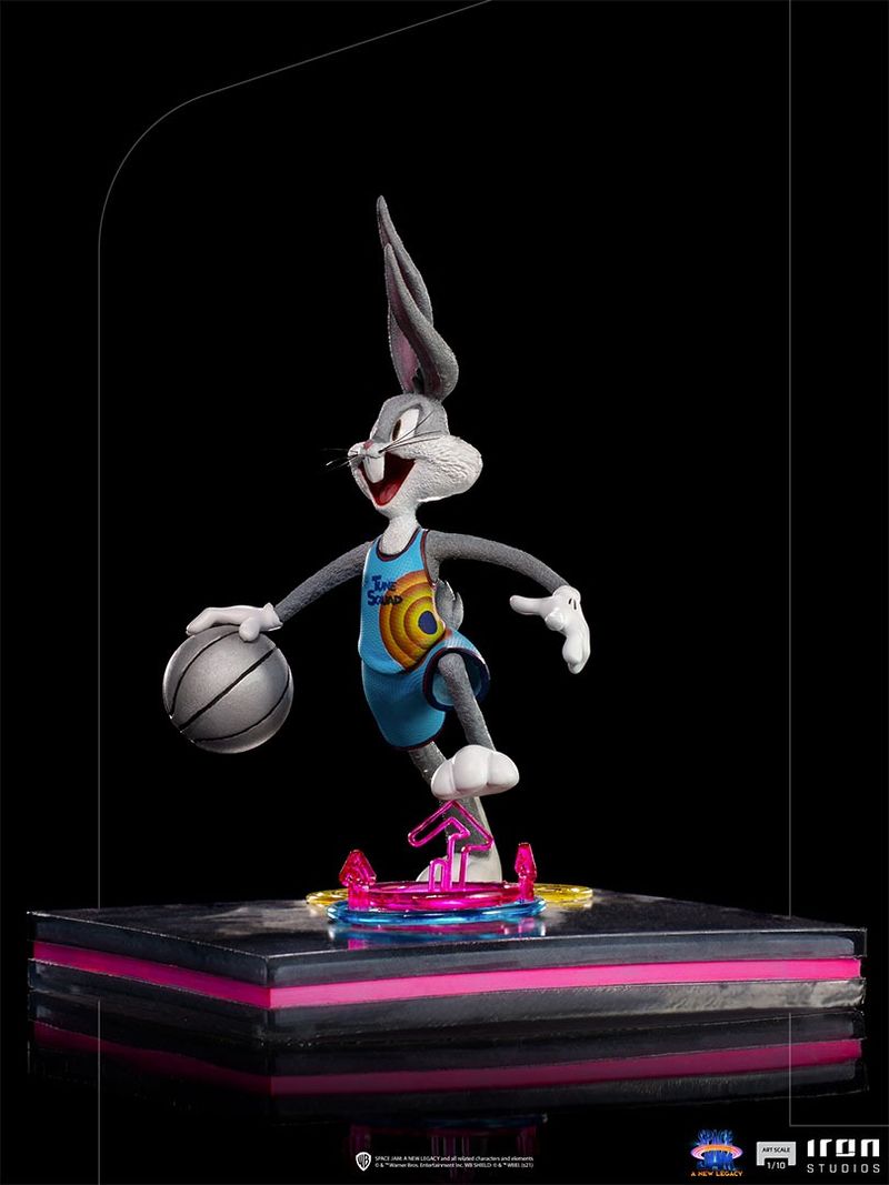 Space Jam A New Legacy: Bugs Bunny Batman 1/10 Art Scale Statue - Iron  Studios