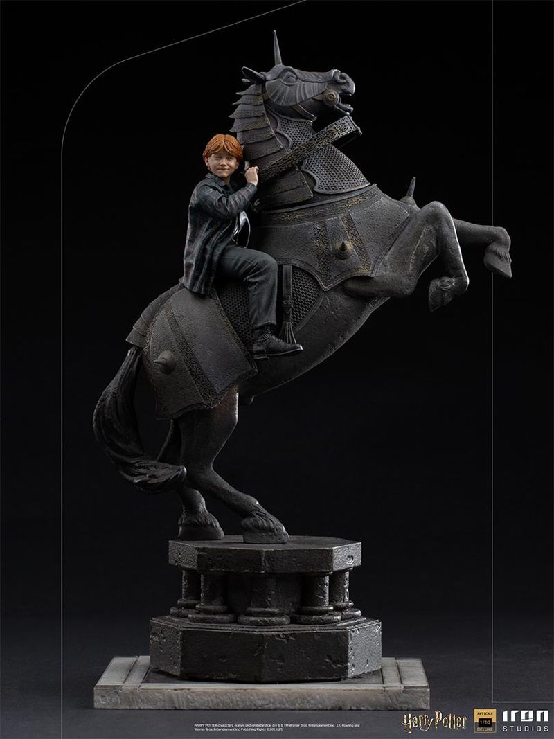 Estátua Ron Weasley at the Wizard Chess Deluxe - Harry Potter - Art Scale  1/10 - Iron Studios - Iron Studios Online Store