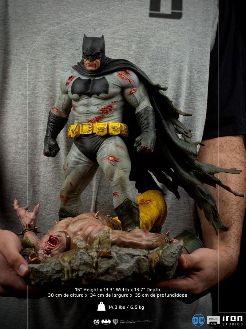 log luft krænkelse Statue Batman The Dark Knight Returns - DC Comics - 1/6 Diorama - Iron  Studios - Iron Studios Official