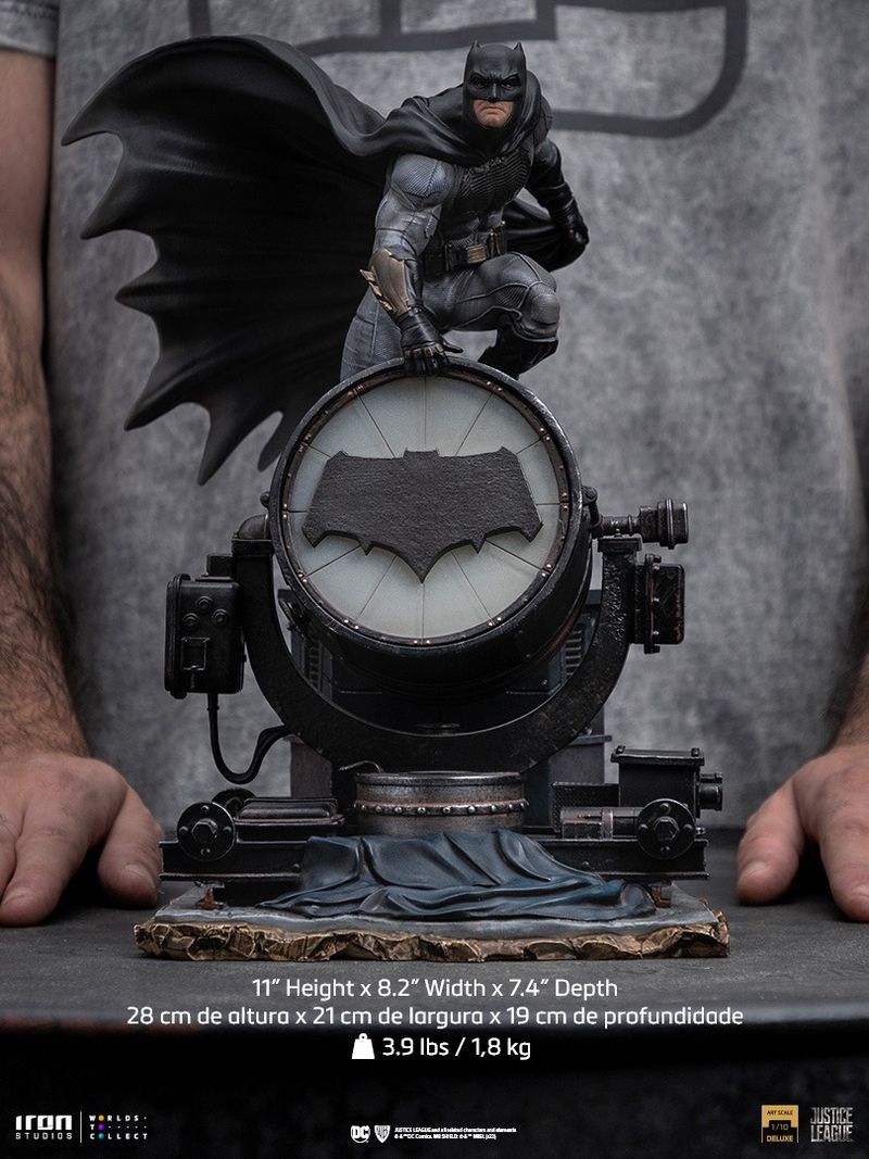 DC Comics BATMAN - Figurine Batman Deluxe 30 Cm - Figurine